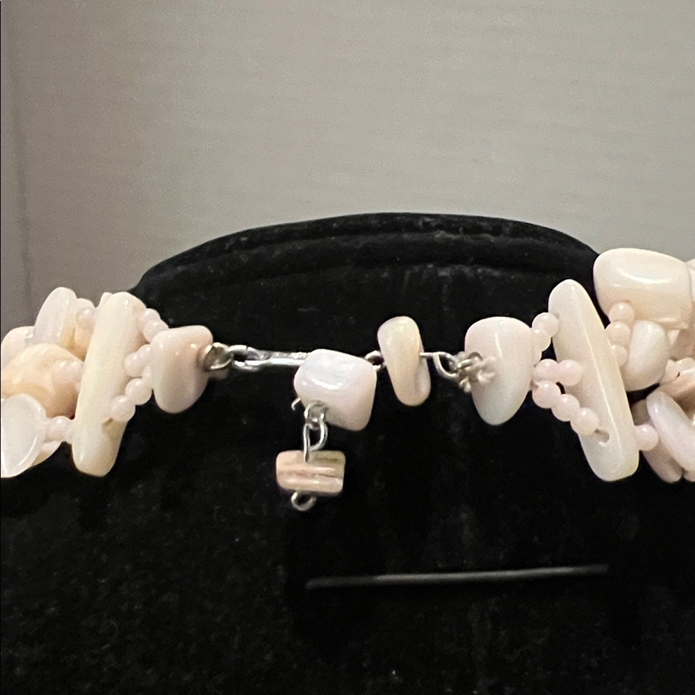 Elegant Cream Polished Stone Beaded Necklace - Picture 5 of 8